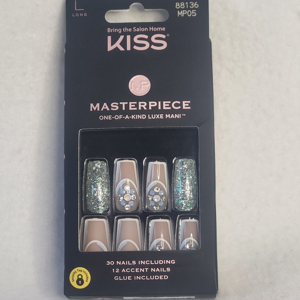 Kiss Masterpiece One-Of-A-Kind Luxe Manicure Press On Nails